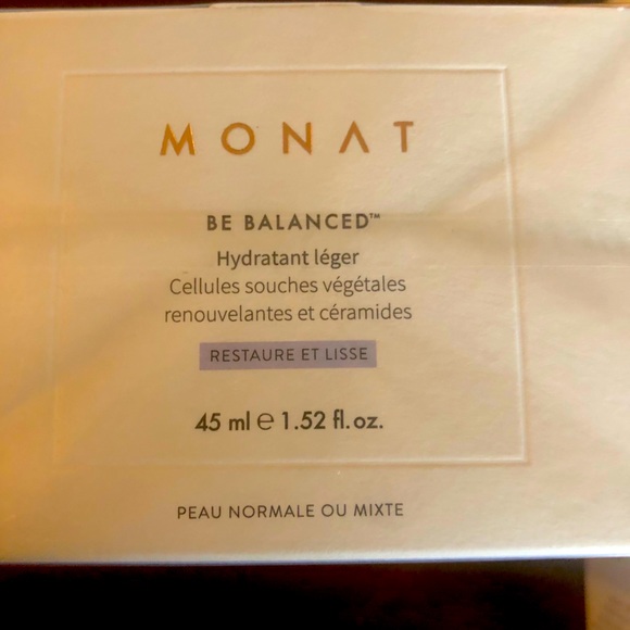 monat lightweight moisturizer